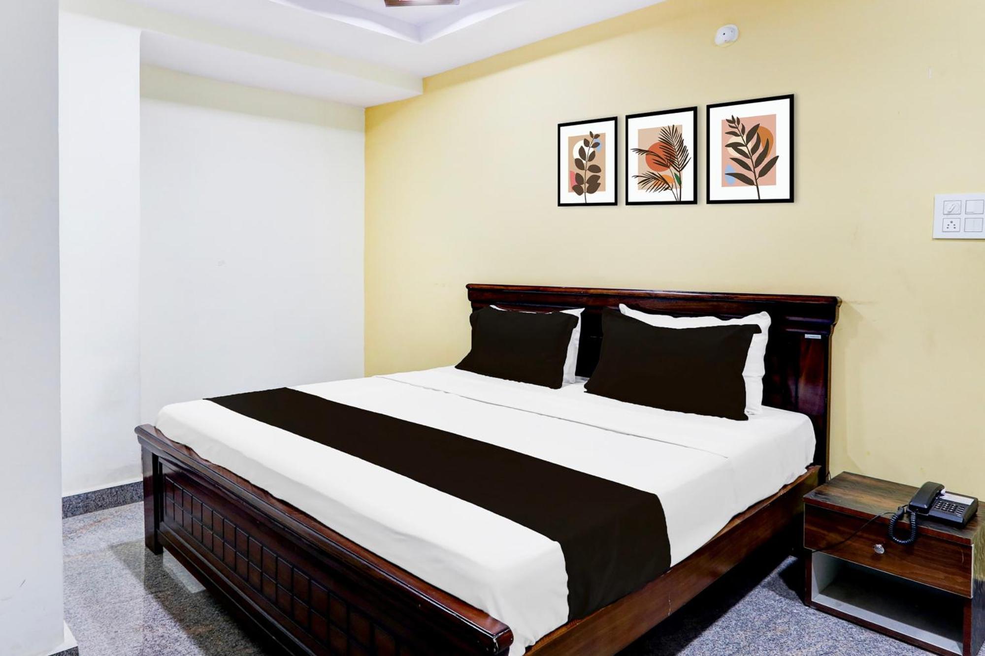 Hotel O Anoos Minarva Хидерабад Екстериор снимка