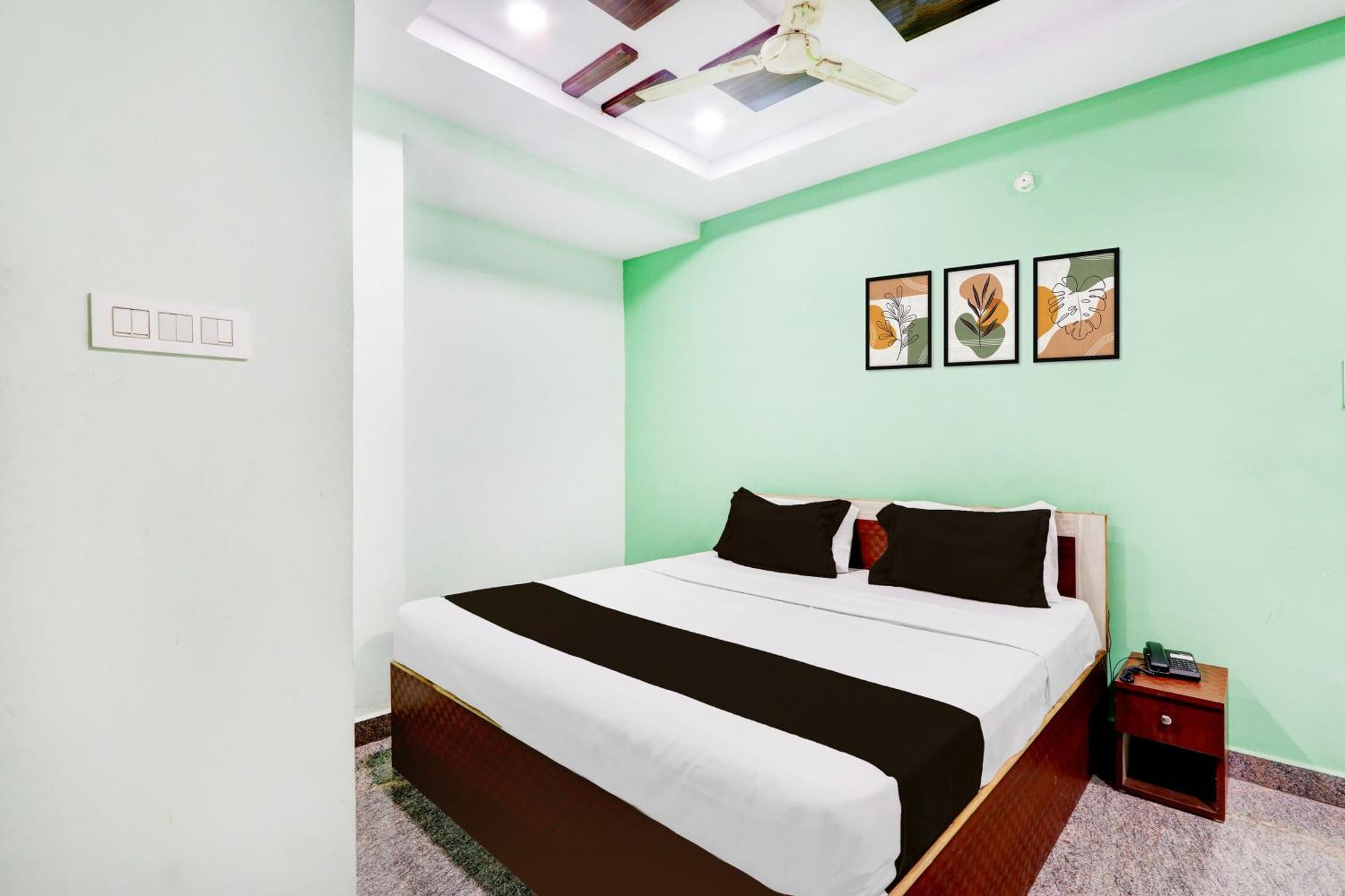 Hotel O Anoos Minarva Хидерабад Екстериор снимка